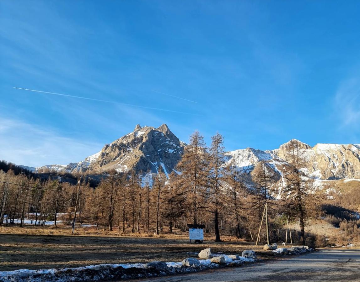 Auberge Des Aiguilles Hotel Entraunes Bagian luar foto
