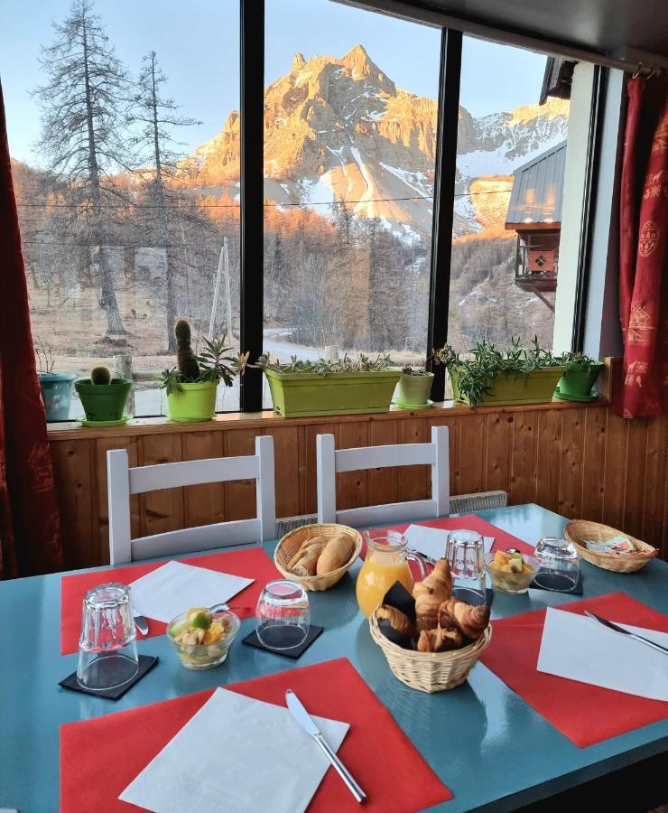 Auberge Des Aiguilles Hotel Entraunes Bagian luar foto